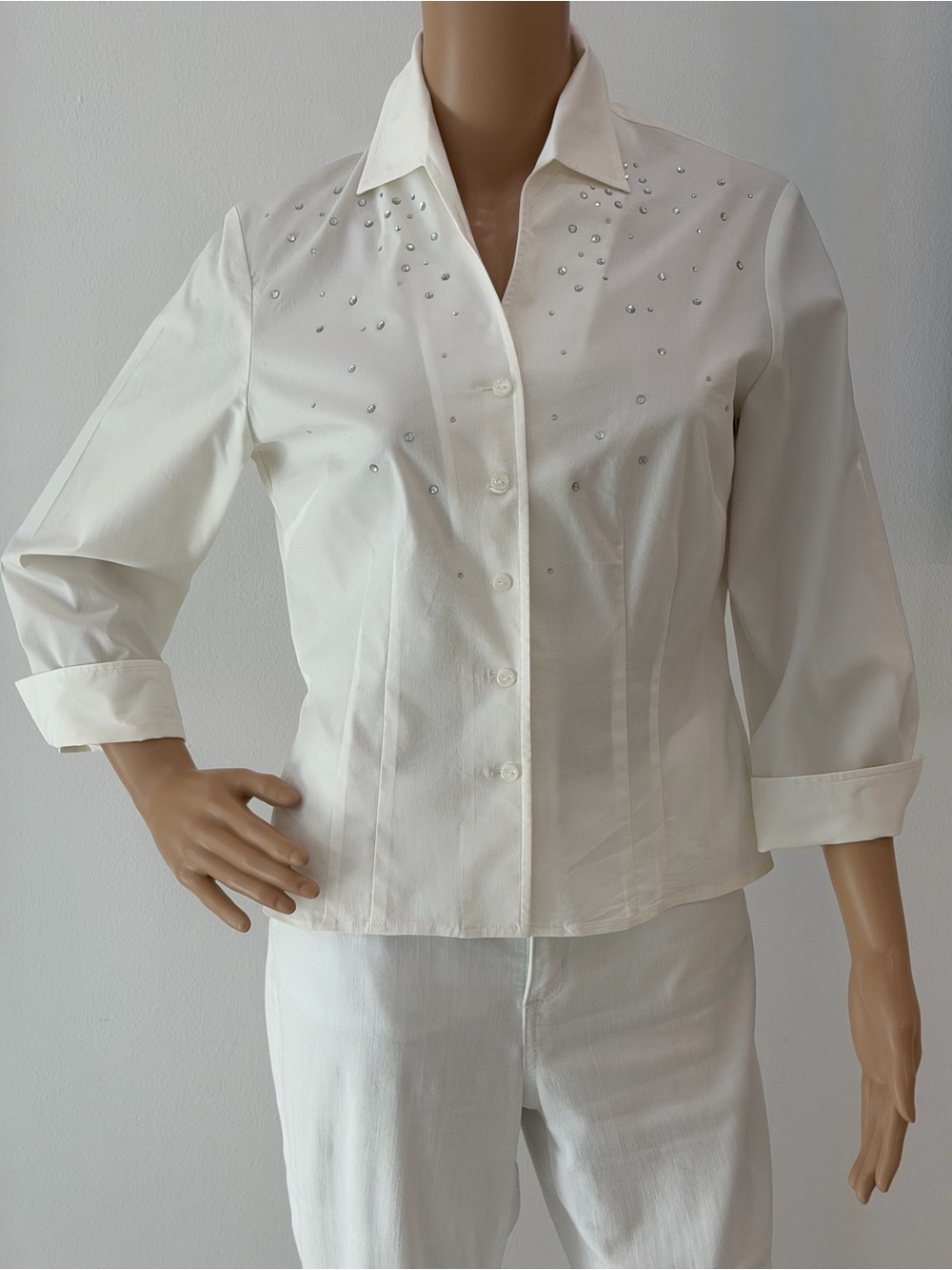 Pretty Nine West White Embellished Button-Front Blouse with Crystals, Size 6 - Picture 3 of 12